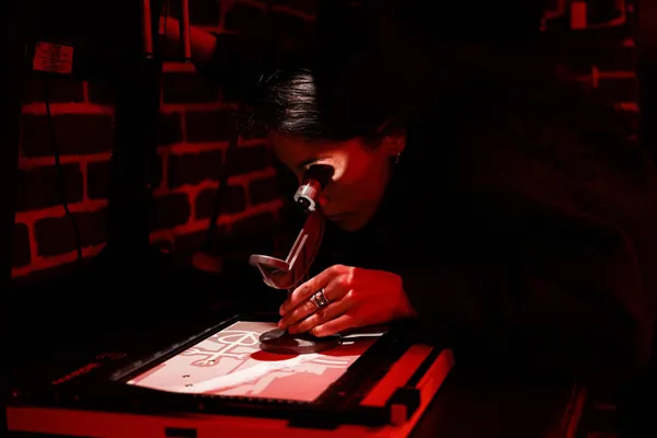 Découvrez le tirage argentique en noir et blanc avec Thibaut - Image n°3 - Wecandoo