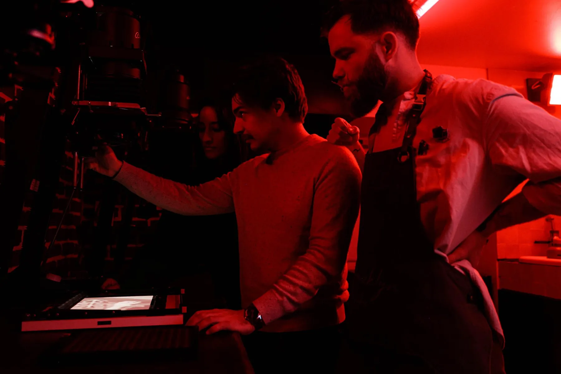 Réalisez votre portrait à la chambre photographique des années 1900 avec Thibaut - Image n°5 - Wecandoo