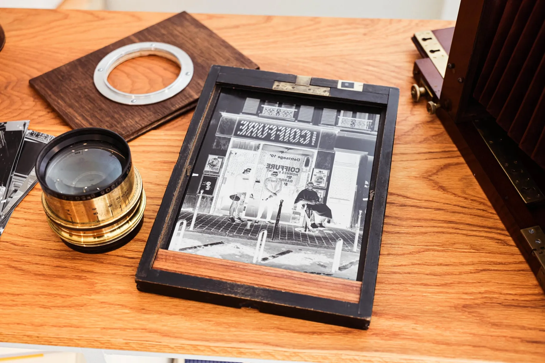 Réalisez votre portrait à la chambre photographique des années 1900 avec Thibaut - Image n°4 - Wecandoo