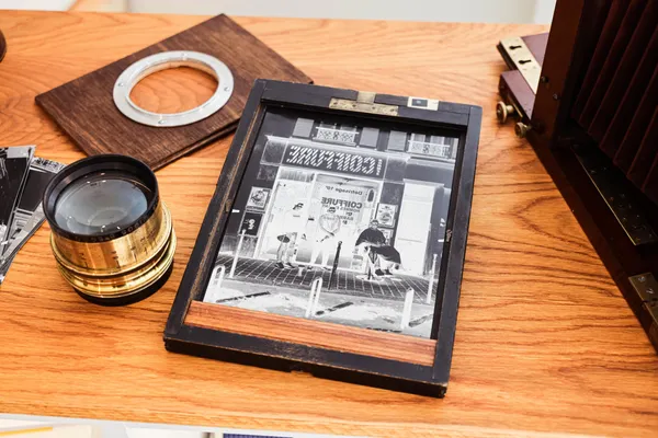 Réalisez votre portrait à la chambre photographique des années 1900 avec Thibaut - Image n°4 - Wecandoo