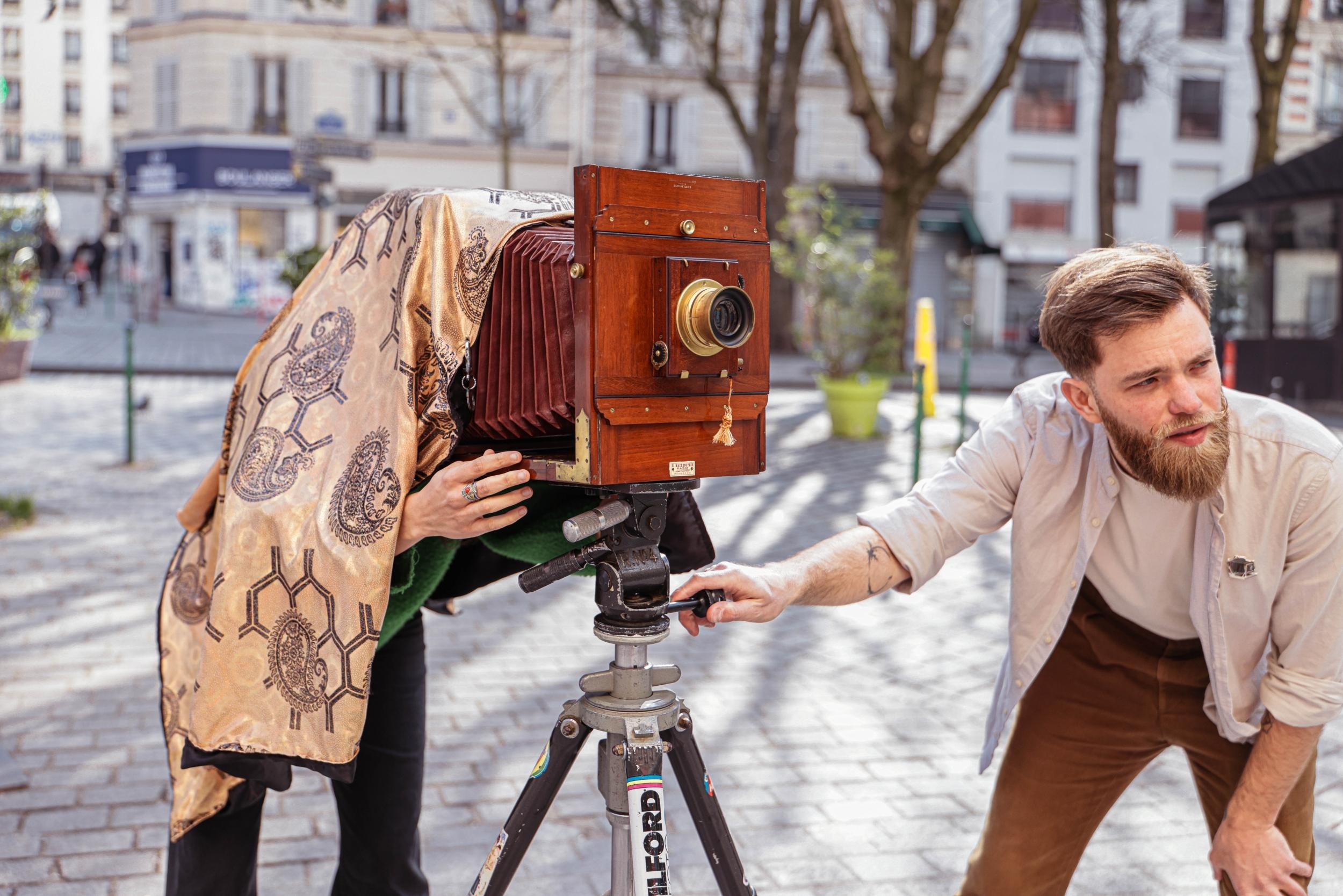 Wecandoo - Réalisez votre portrait à la chambre photographique des années 1900 avec Thibaut - Image n°7