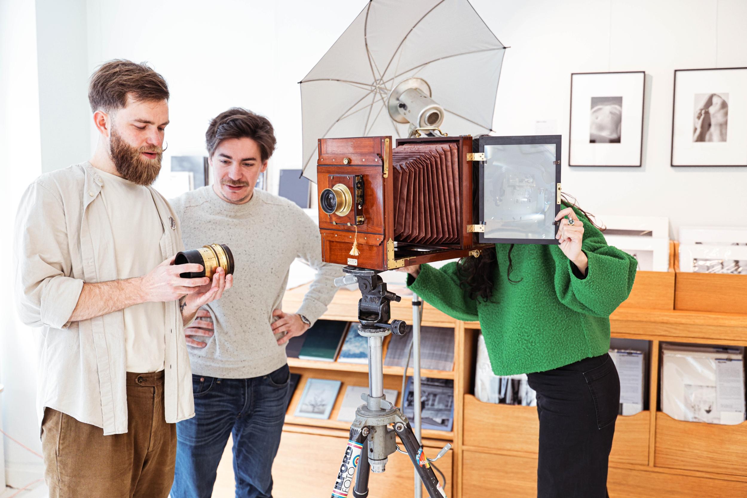 Wecandoo - Réalisez votre portrait à la chambre photographique des années 1900 avec Thibaut - Image n°6