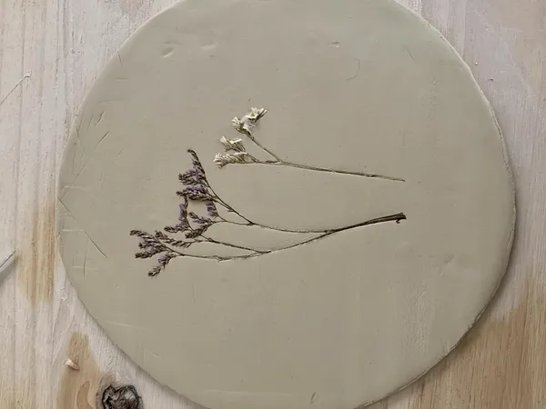 Découvrez le modelage et les impressions végétales avec Audrey - Image n°3 - Wecandoo