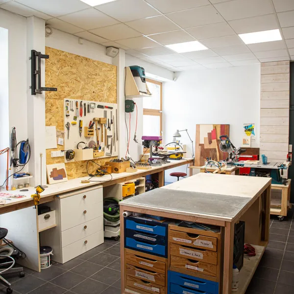 Atelier : 2 Rue Brossard