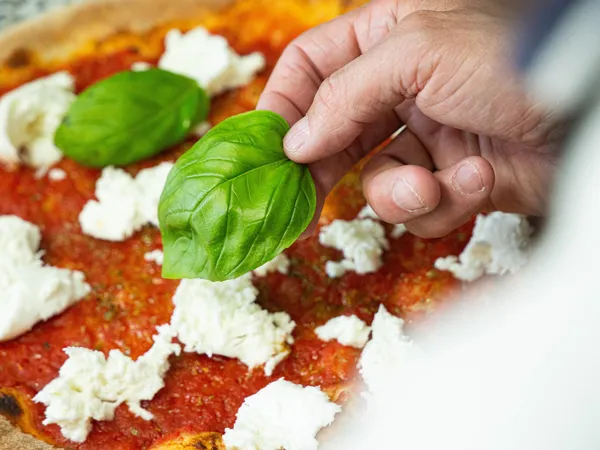 Réalisez des pizzas à la maison comme un pro avec Guillaume - Afbeelding nr. 2 - Wecandoo