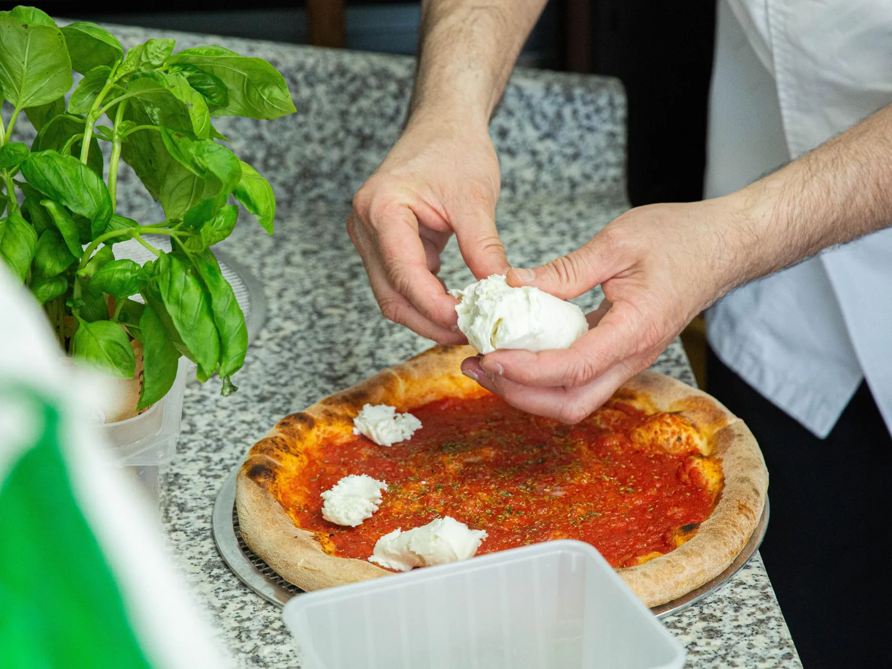 Défiez votre équipe façon Top Chef et réalisez vos pizzas avec Guillaume - Afbeelding nr. 3 - Wecandoo