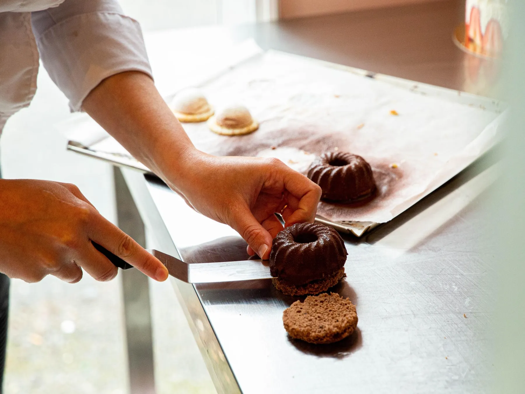 Réalisez 4 recettes de mignardises pâtissières en duo avec Salomé - Image n°5 - Wecandoo