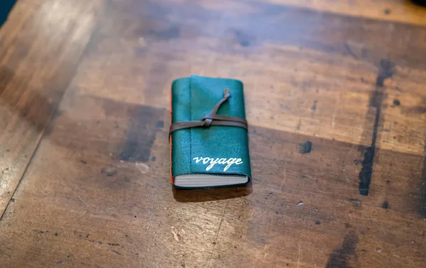 Réalisez votre carnet de voyage en cuir local avec Marjorie - Afbeelding nr. 4 - Wecandoo