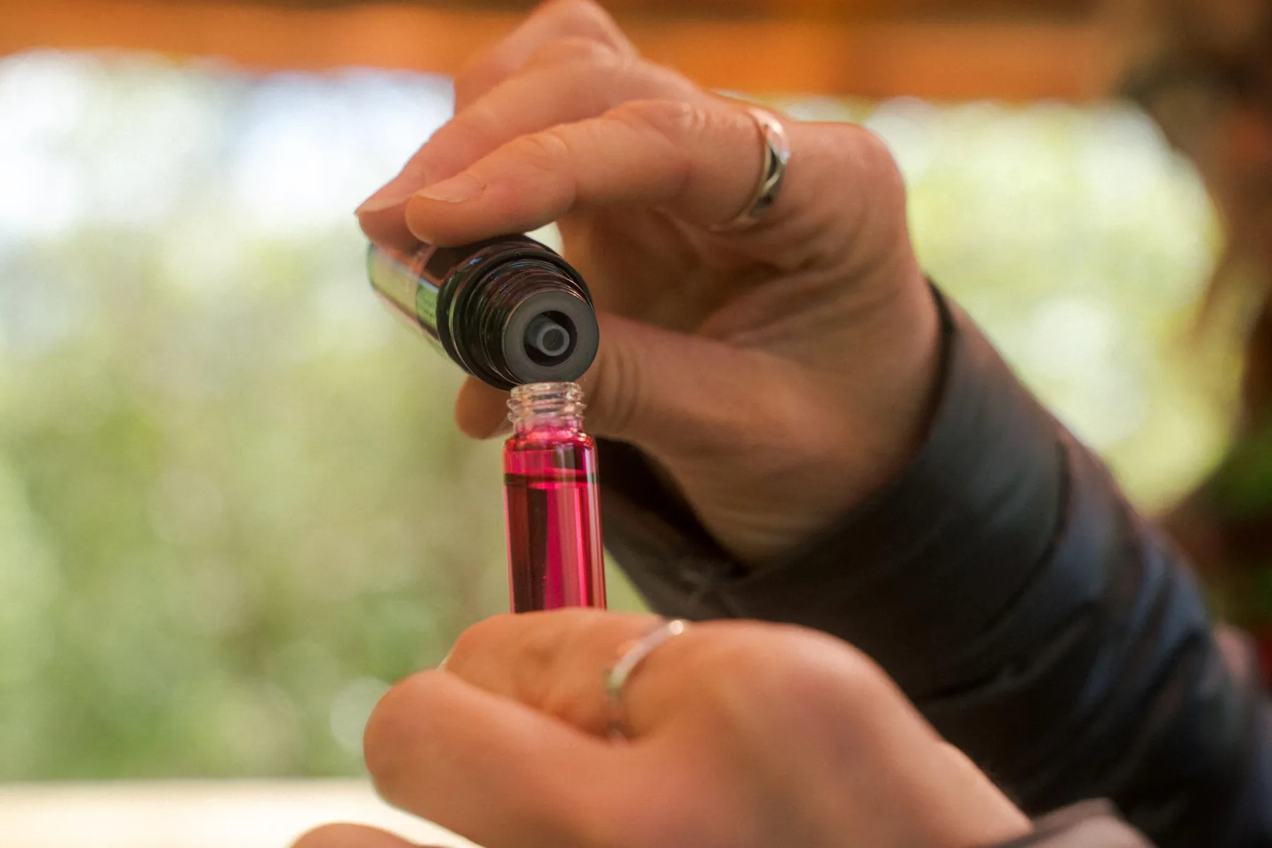 Réalisez votre eau de parfum avec Carine - Image n°2 - Wecandoo