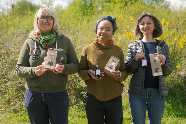 Découvrez la distillation de plantes avec Carine - Image n°5 - Wecandoo