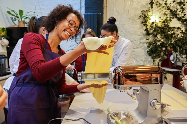 Réunissez votre équipe et confectionnez des pâtes fraiches avec Justine Piluso - Image n°1 - Wecandoo