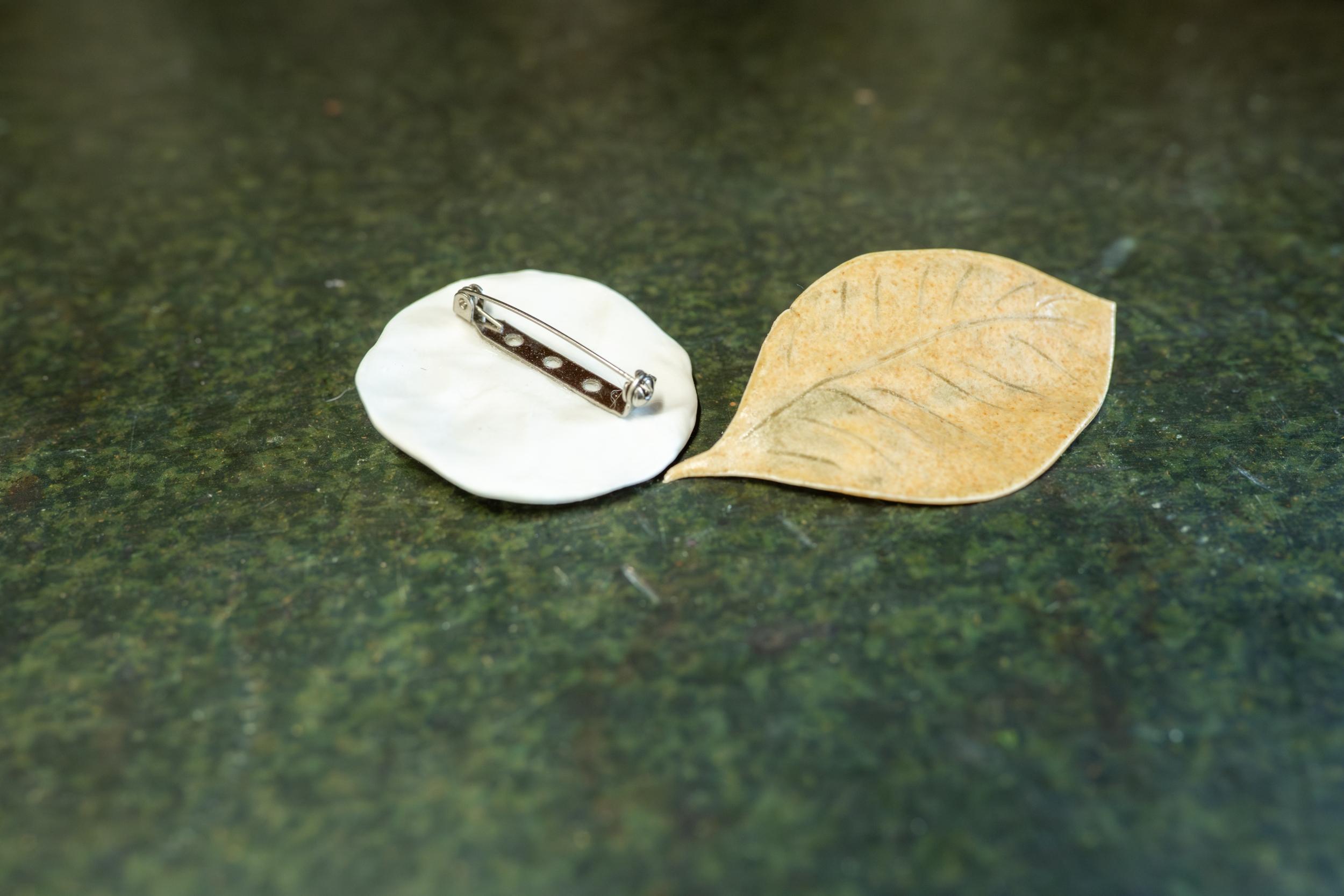 Wecandoo - Modelez votre broche en porcelaine avec Stéphanie - Image n°1