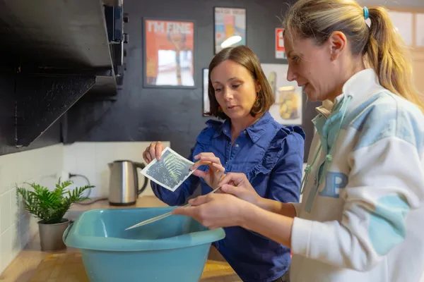 Initiez-vous au cyanotype avec Mathilde - Image n°3 - Wecandoo