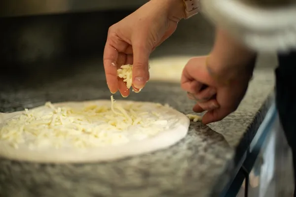 Réalisez votre pizza du blé à l'assiette avec Etienne - Afbeelding nr. 4 - Wecandoo
