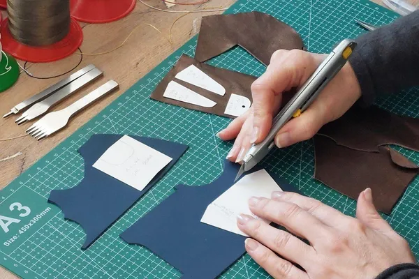 Réalisez votre charm personnalisé en cuir avec Laetitia - Image n°4 - Wecandoo