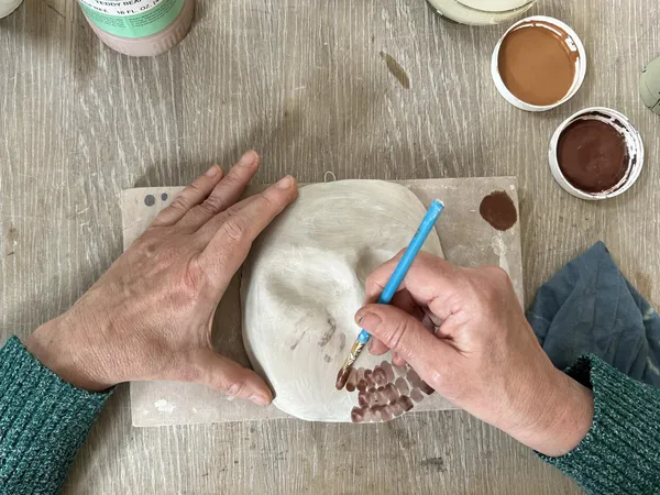 Décorez votre masque animalier en céramique avec Tania - Image n°4 - Wecandoo