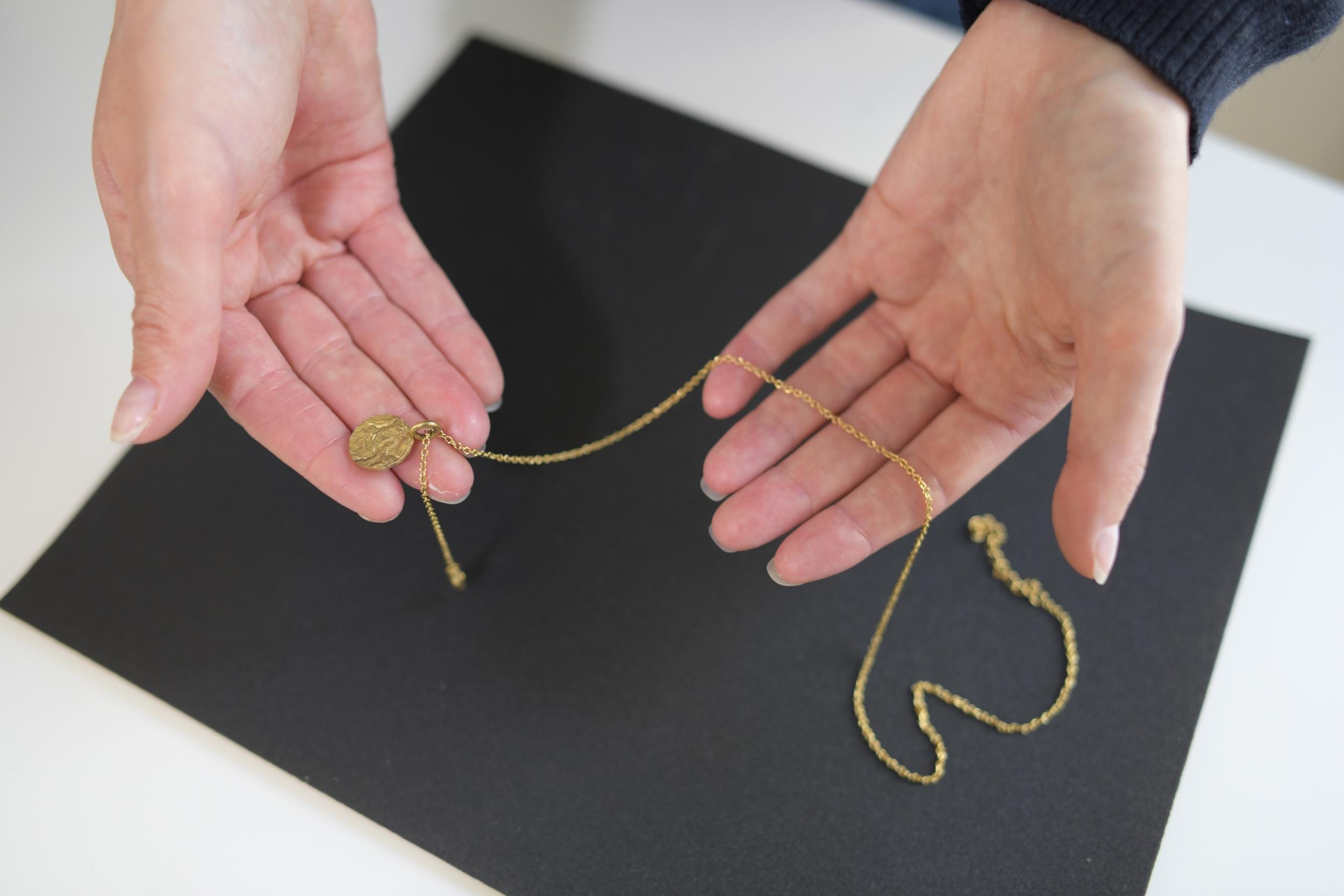 Wecandoo - Réalisez votre pendentif en laiton avec Alexis - Image n°5