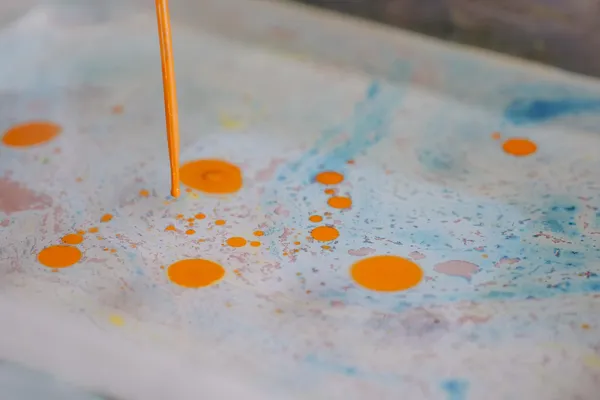 Fabriquez votre papier marbré avec Valérie - Afbeelding nr. 2 - Wecandoo