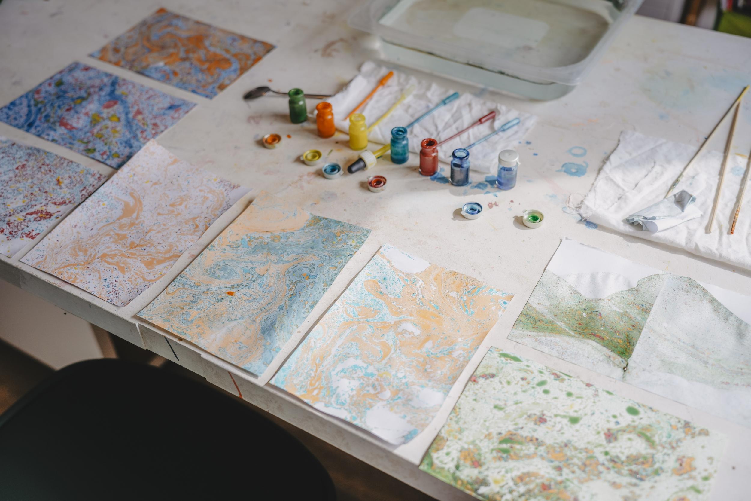 Wecandoo - Fabriquez votre papier marbré avec Valérie - Image n°10