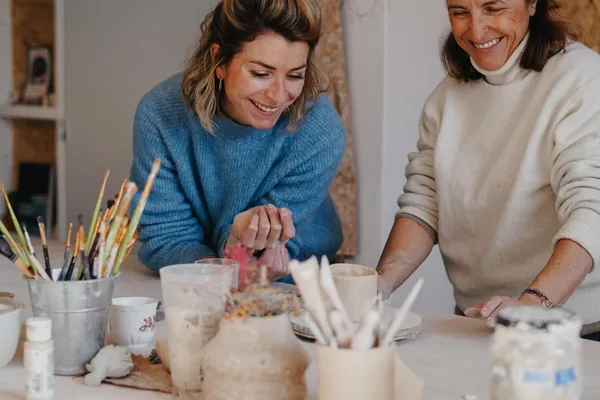 Modelez votre assiette personnalisée avec une empreinte végétale colorée - Image n°4 - Wecandoo
