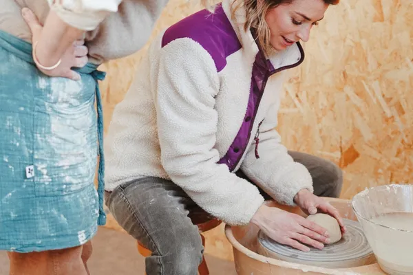 Initiez-vous au tour de potier avec Clémentine - Image n°2 - Wecandoo