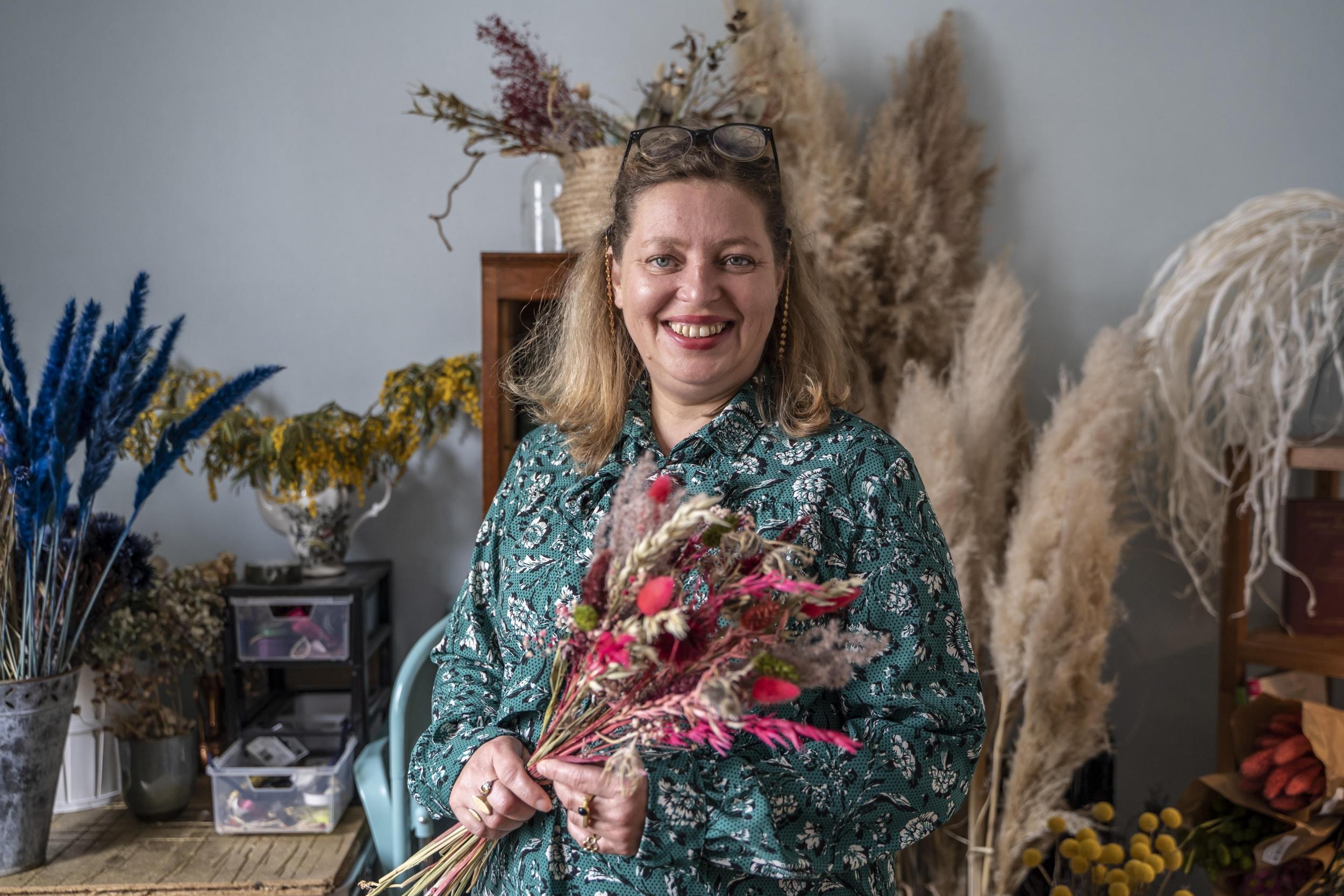 Wecandoo - Réunissez votre équipe et réalisez vos créations en fleurs séchées avec Lydia - Image n°12