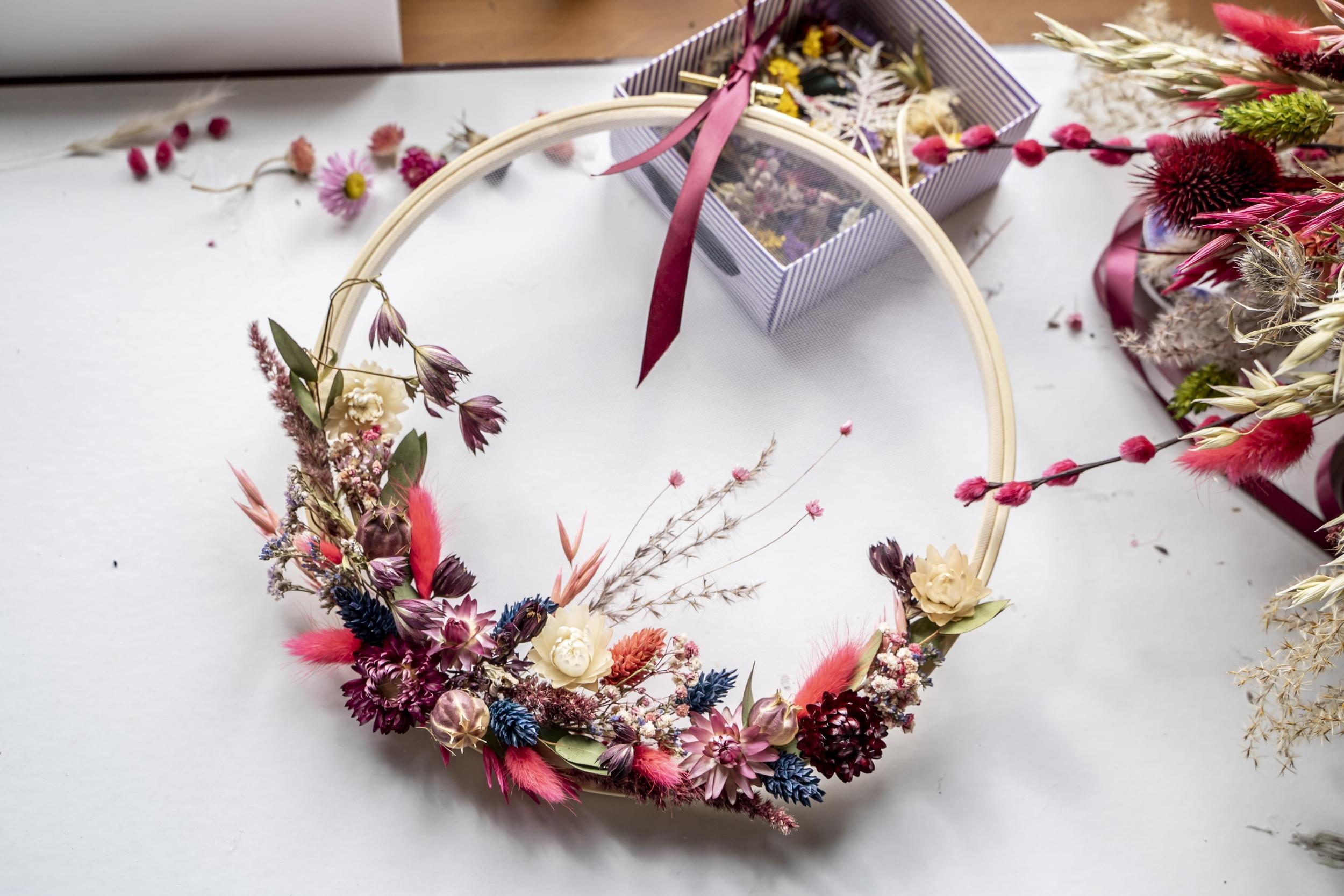 Wecandoo - Réunissez votre équipe et réalisez vos créations en fleurs séchées avec Lydia - Image n°7