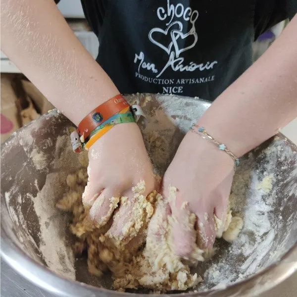 Crée et décore tes biscuits avec Sara et Xenophon - Image n°2 - Wecandoo