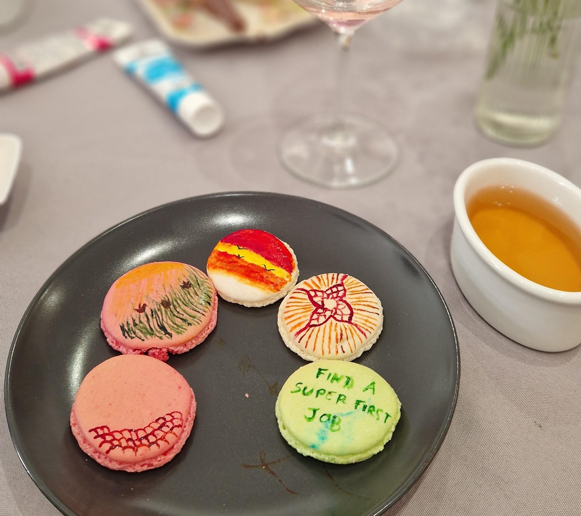Wecandoo - Initiez-vous à la peinture sur macarons avec Fanny - Image n°6
