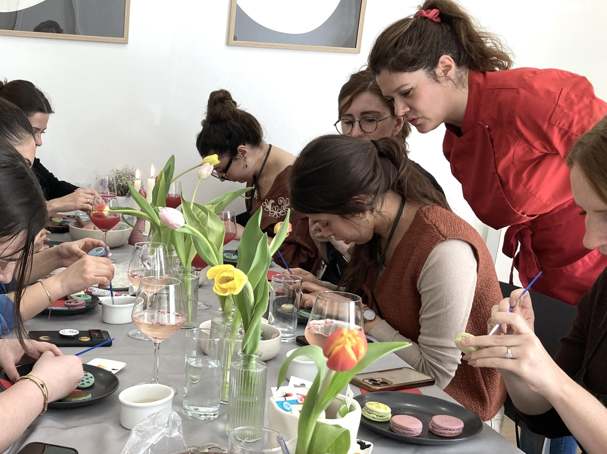 Wecandoo - Initiez-vous à la peinture sur macarons avec Fanny - Image n°7