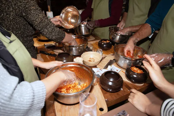 Préparez des recettes au kimchi avec Jean - Afbeelding nr. 3 - Wecandoo