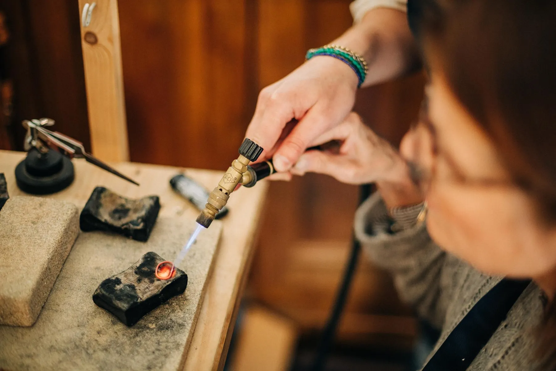 Créez votre duo d'anneaux en argent avec Olivia - Image n°3 - Wecandoo