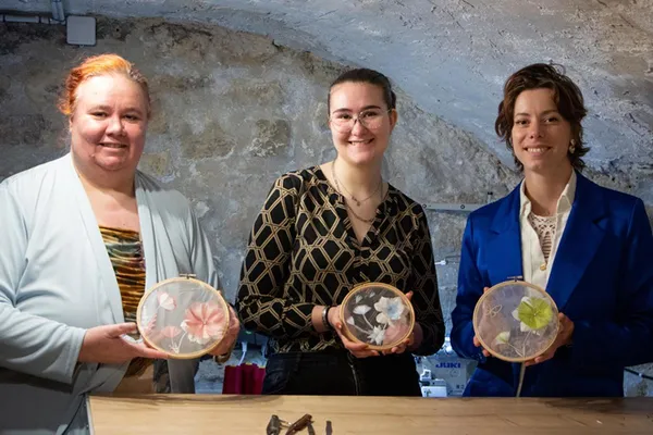 Créez votre tableau floral en plumes avec Sophie - Image n°5 - Wecandoo