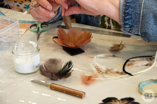 Créez votre tableau floral en plumes avec Sophie - Image n°2 - Wecandoo