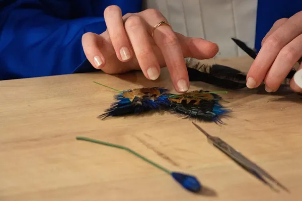 Créez votre papillon en plumes avec Sophie - Image n°5 - Wecandoo