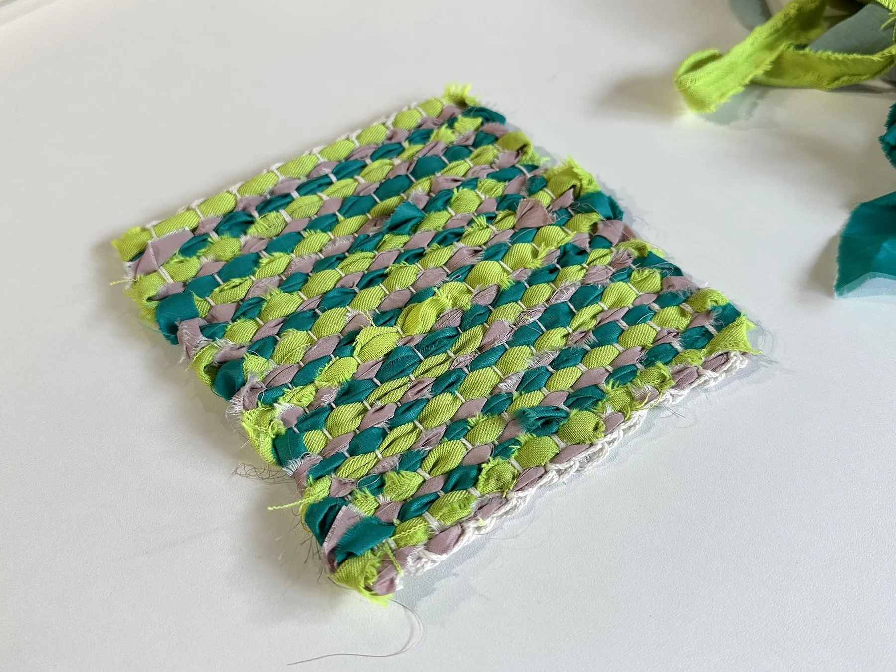 Découvrez le tissage sur cadre et l'upcycling avec Mathilde - Image n°1 - Wecandoo