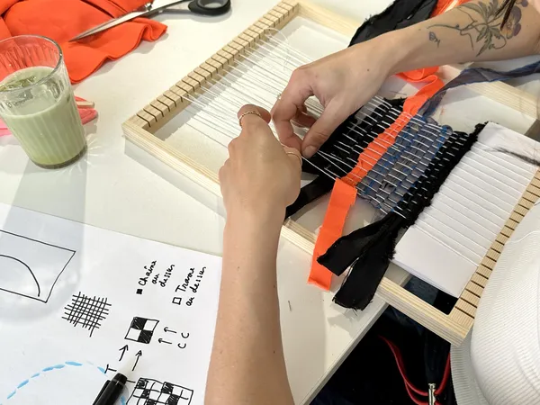 Découvrez le tissage sur cadre et l'upcycling avec Mathilde - Image n°4 - Wecandoo