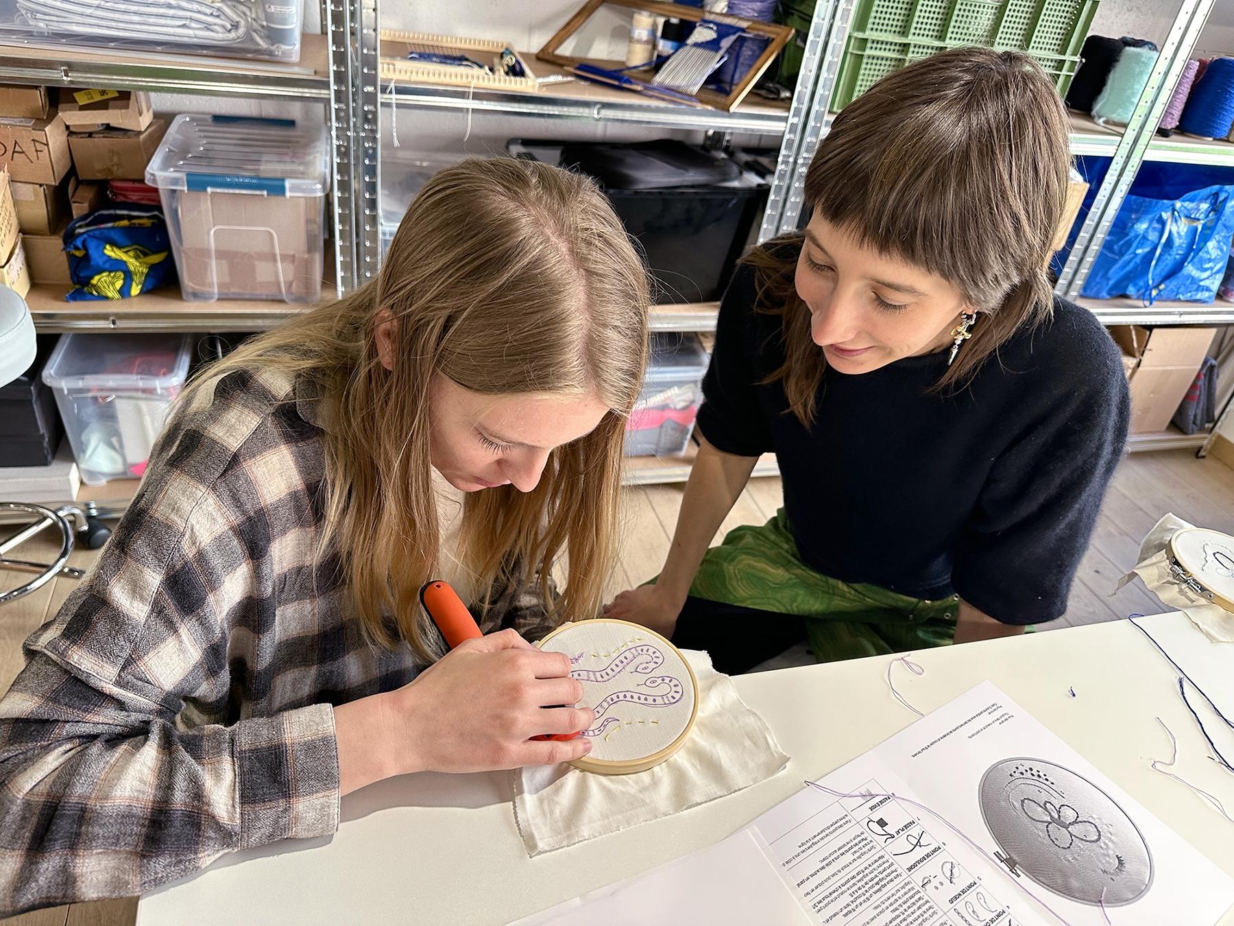 Wecandoo - Initiez-vous à la broderie avec Mathilde - Image n°2