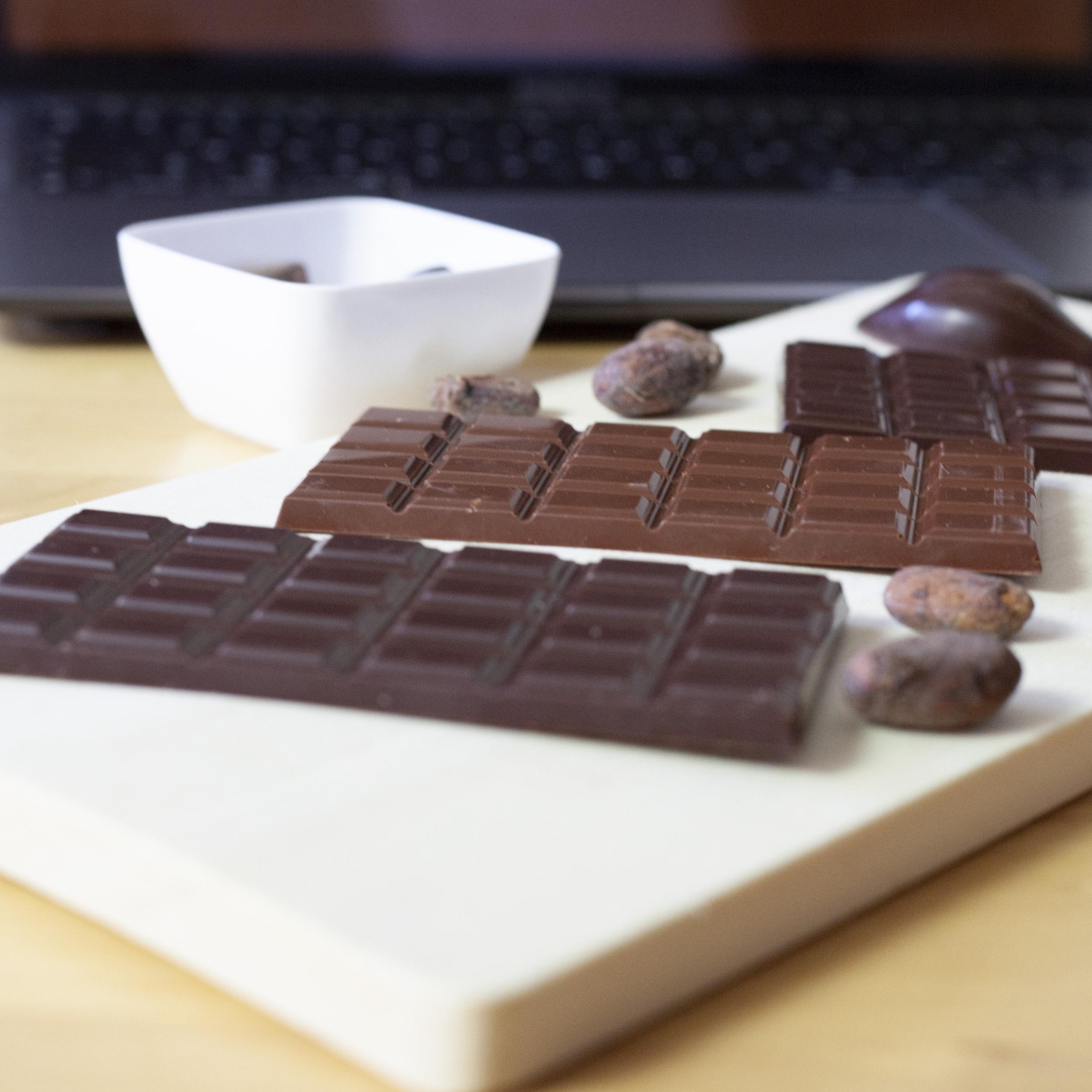 Wecandoo - Réunissez votre équipe et initiez-vous aux accords chocolat & vin avec Sabrina et Andrés - Image n°3