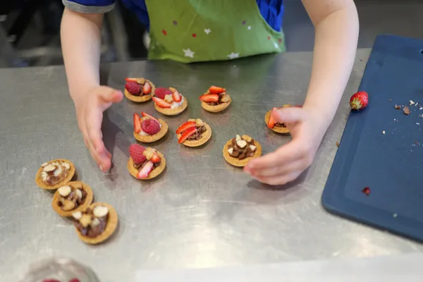 Réalisez vos mini tartelettes créatives en duo avec votre enfant accompagnés par Lola - Image n°5 - Wecandoo