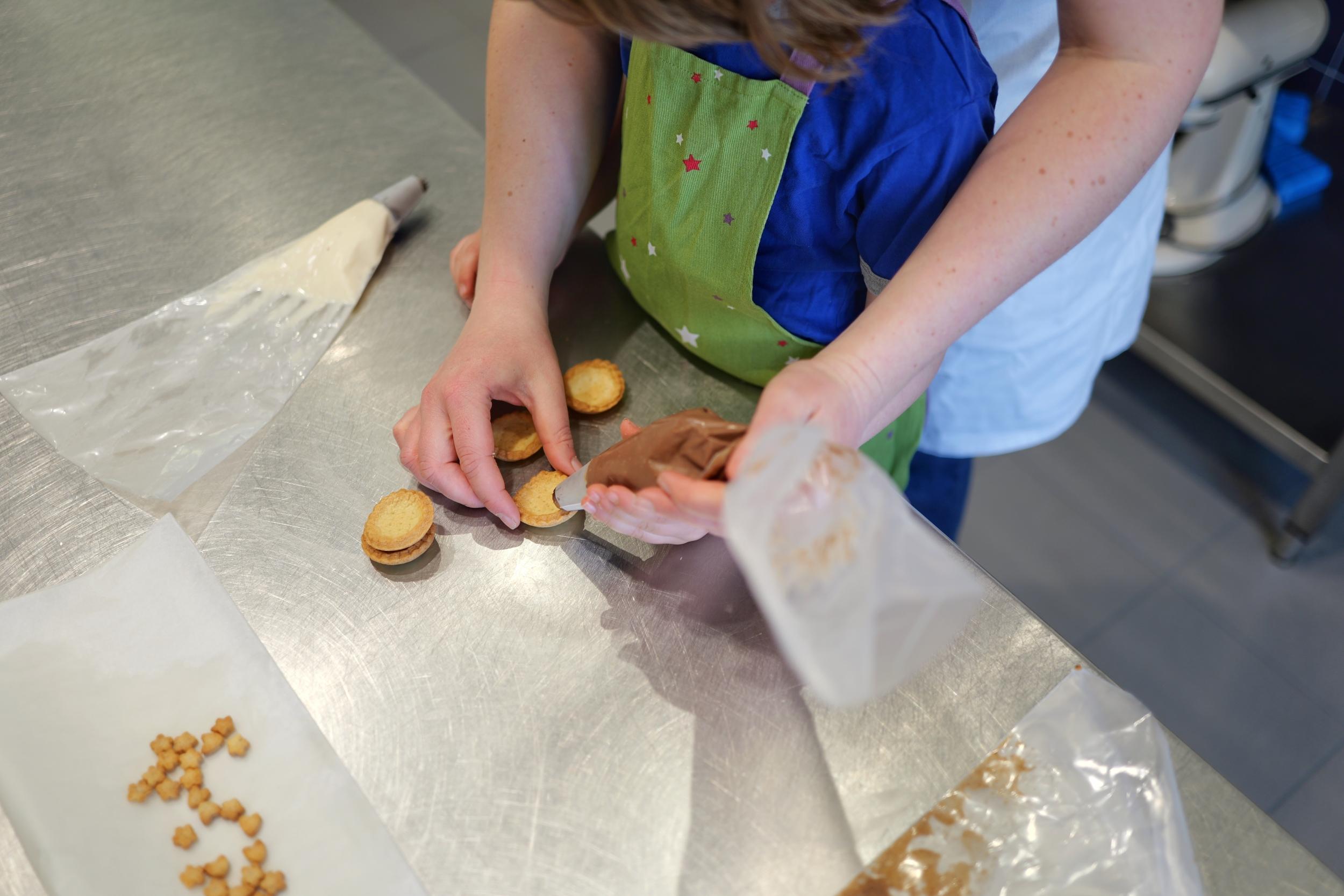 Wecandoo - Réalisez vos mini tartelettes créatives en duo avec votre enfant accompagnés par Lola - Image n°4