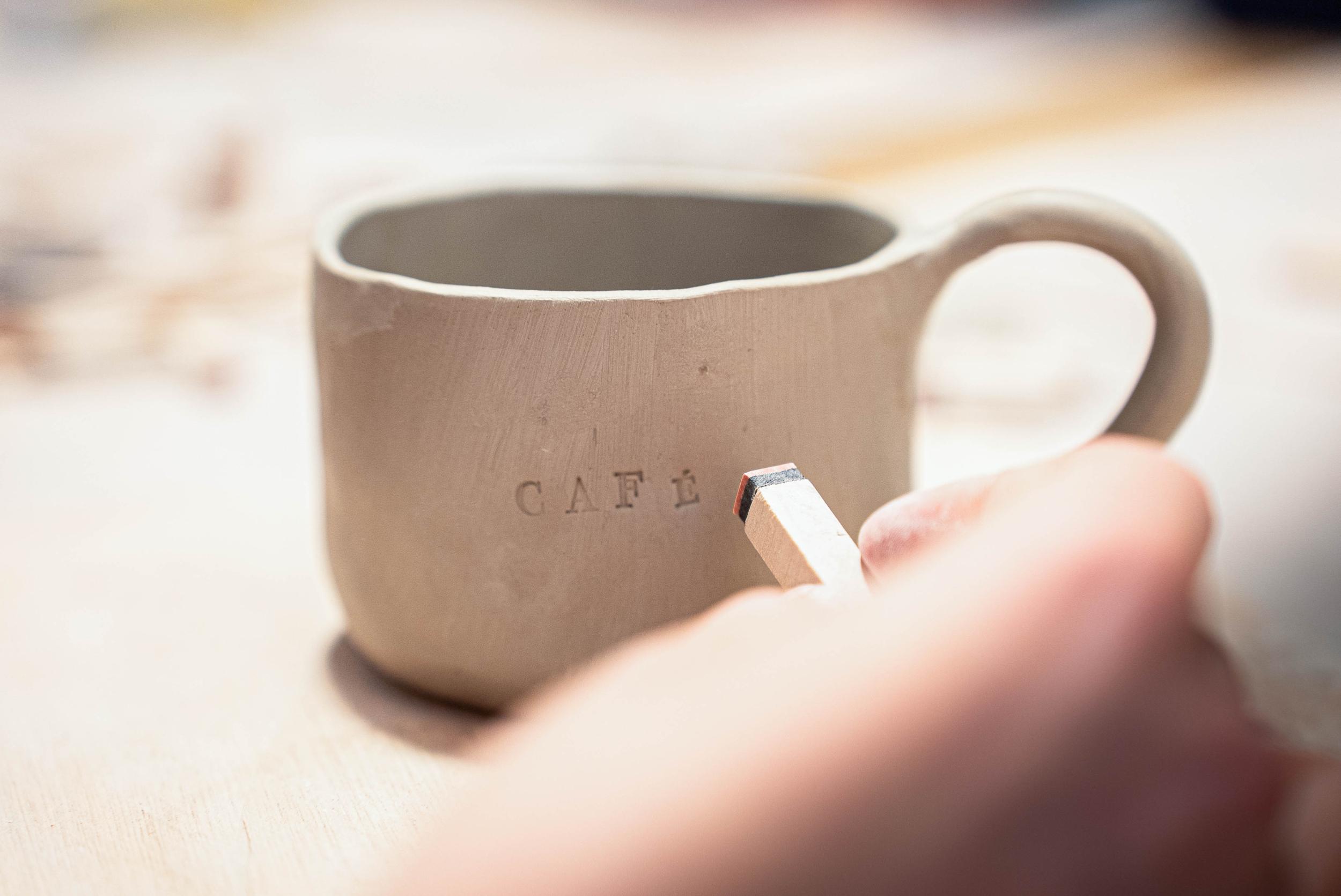 Wecandoo - Modelez votre tasse unique avec Sidonie - Image n°4