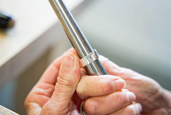 Fabriquez votre bague en argent massif et laiton avec Bérangère - Afbeelding nr. 4 - Wecandoo