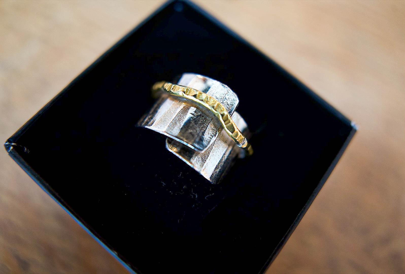 Wecandoo - Fabriquez votre bague en argent massif et laiton avec Bérangère - Image n°1