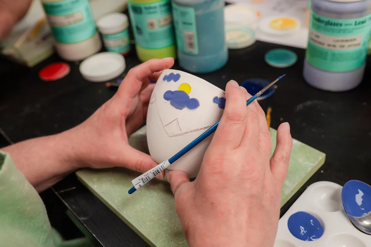 Initiez-vous au décor sur porcelaine