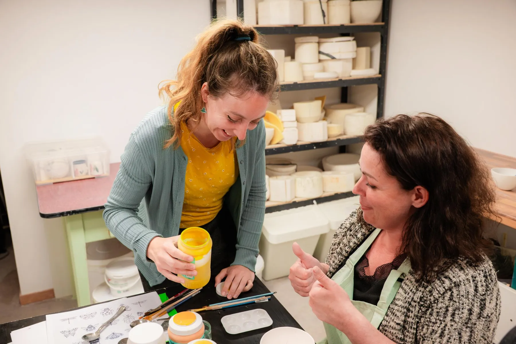 Initiez-vous au décor sur porcelaine avec Marion - Image n°3 - Wecandoo