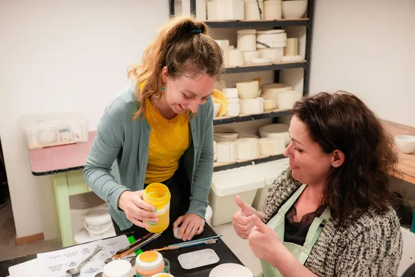 Initiez-vous au décor sur porcelaine avec Marion - Image n°3 - Wecandoo