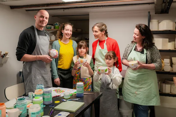 Initiez-vous au décor sur porcelaine en duo avec votre enfant, accompagnés par Marion - Image n°5 - Wecandoo