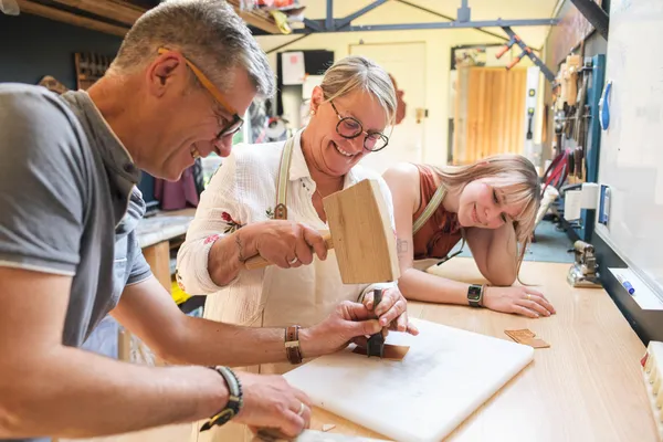 Réalisez votre porte-cartes en cuir avec Nicolas - Image n°4 - Wecandoo