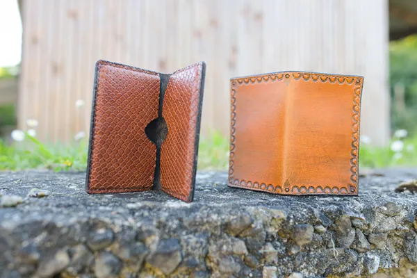 Wecandoo - Réalisez votre porte-cartes en cuir